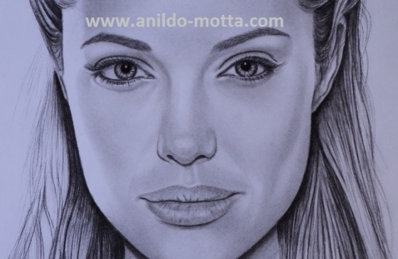 Desenho a carvão Angelina Jolie passo a passo