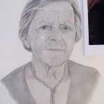 Desenho senhora idosa a lápis.