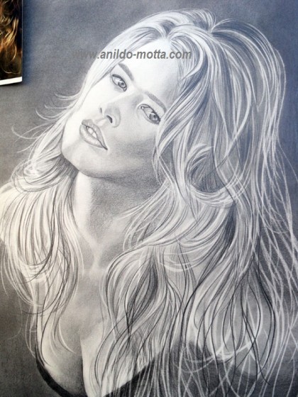 Claudia Schiffer desenho a lápis.