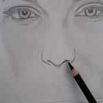 Angelina Jolie retrato a carvão. Desenhando o nariz.